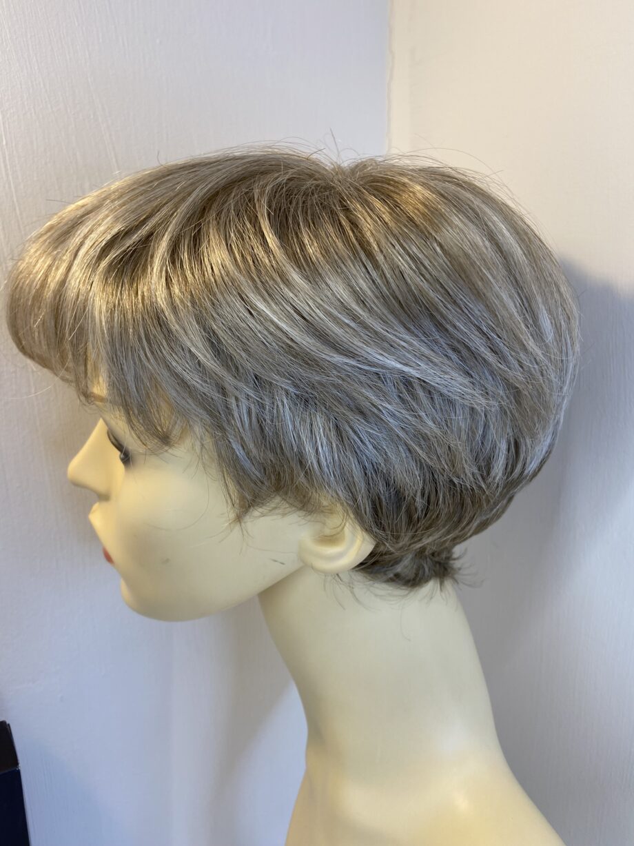 Blonde / grey short natural image wig. Bgss786