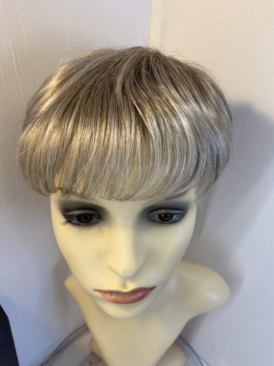 Blonde / grey short natural image wig. Bgss786