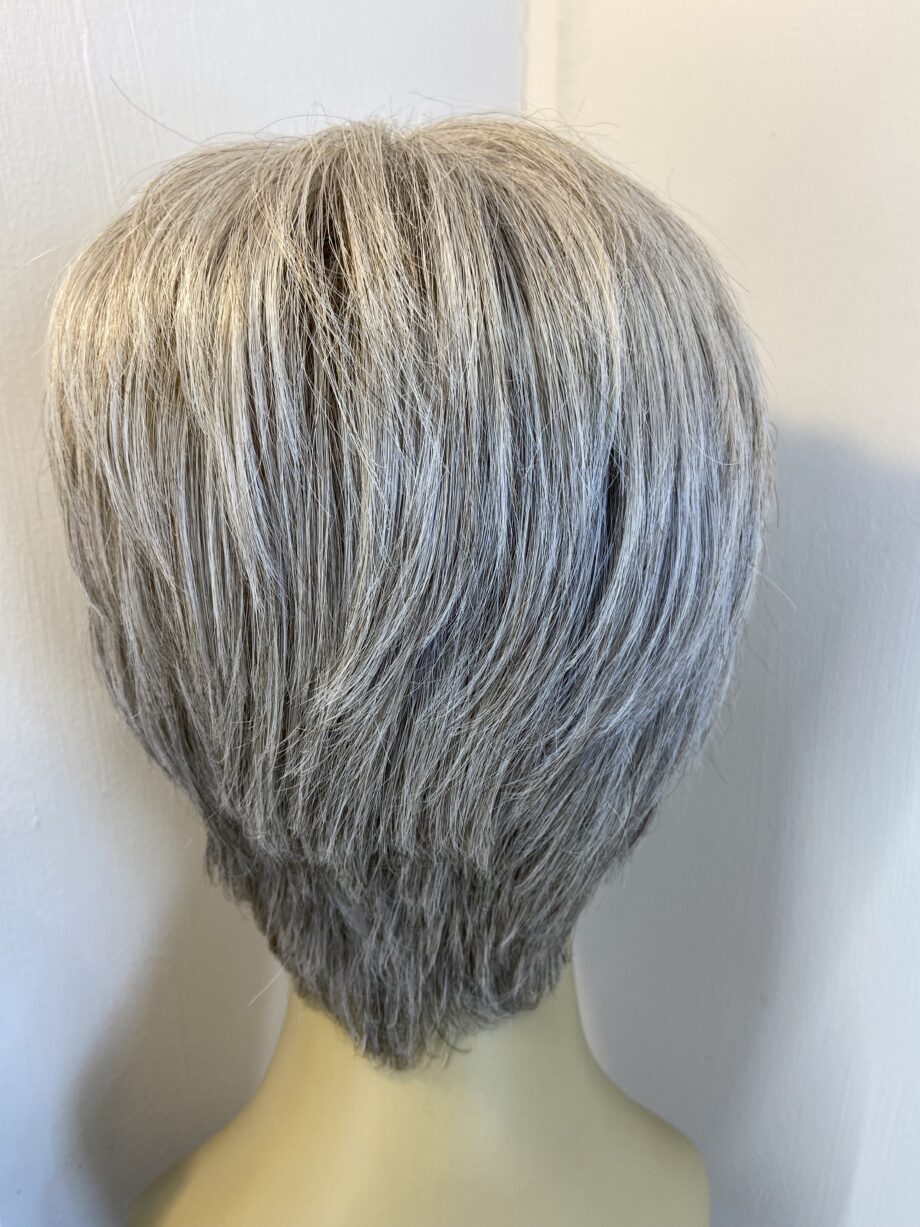Silver grey short Gabor wig. Bgss787