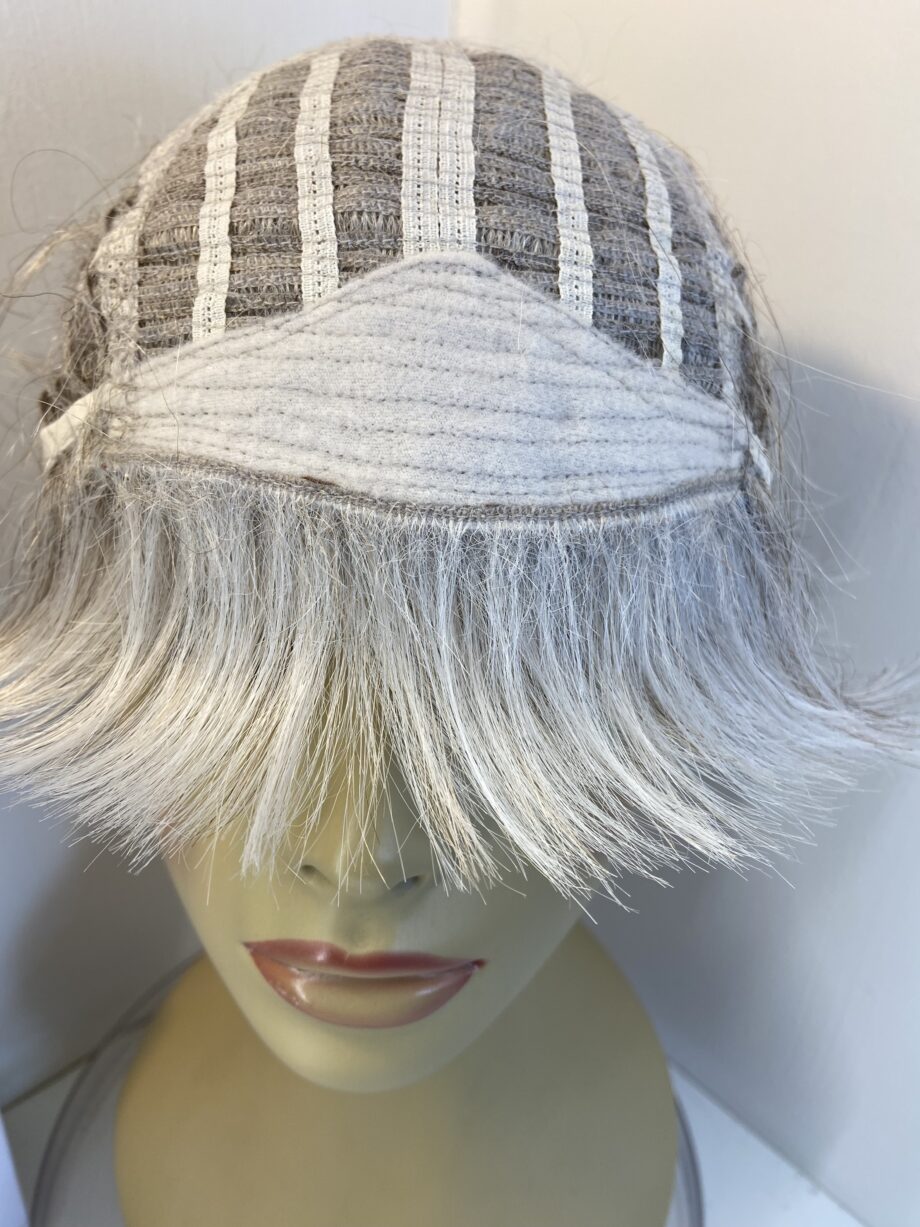 Silver grey short Gabor wig. Bgss787