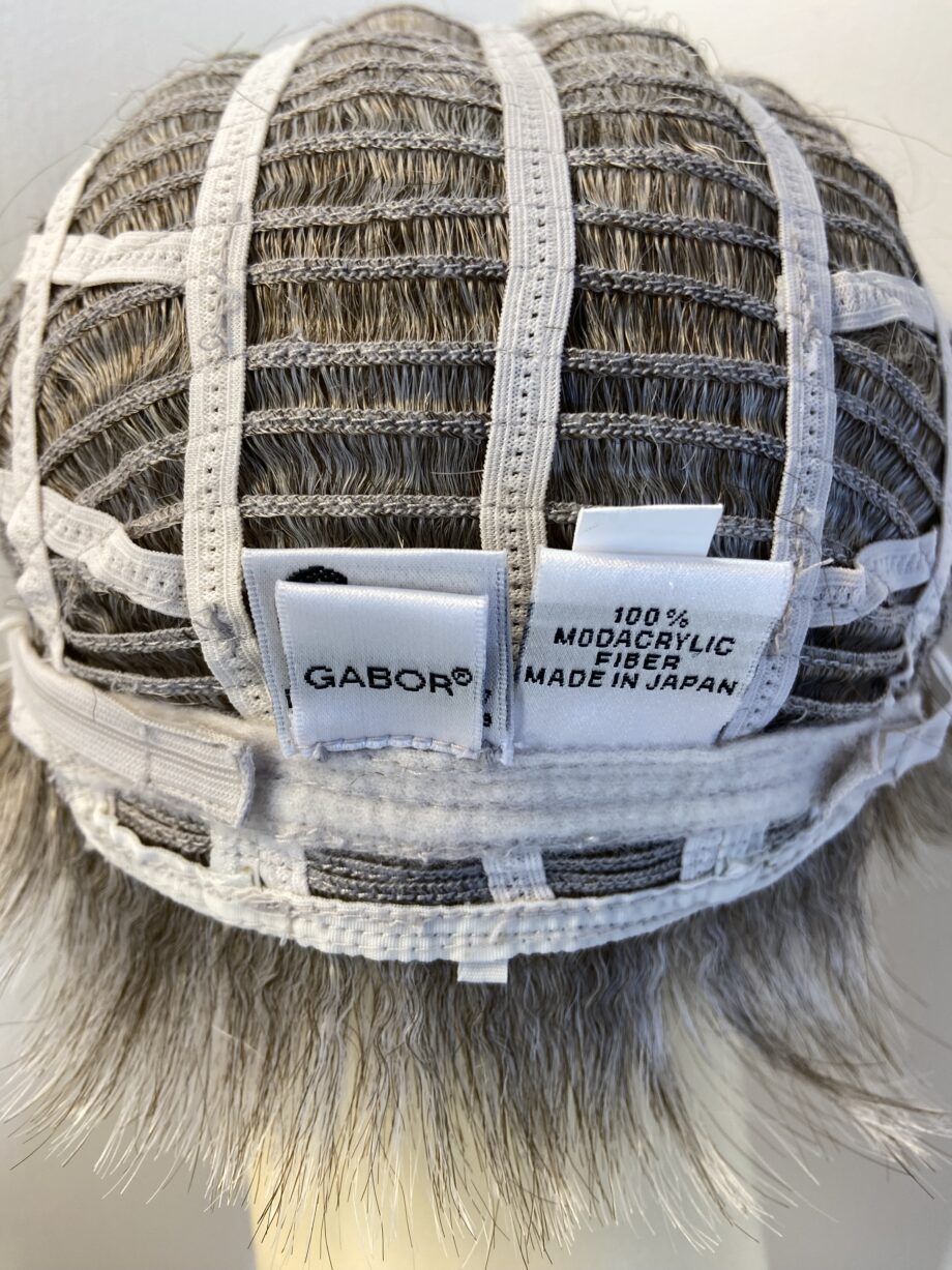 Silver grey short Gabor wig. Bgss788