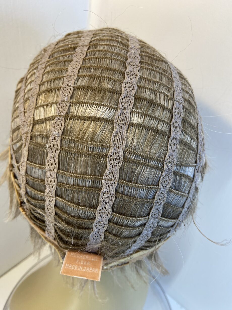 Blonde short wig. Gss851
