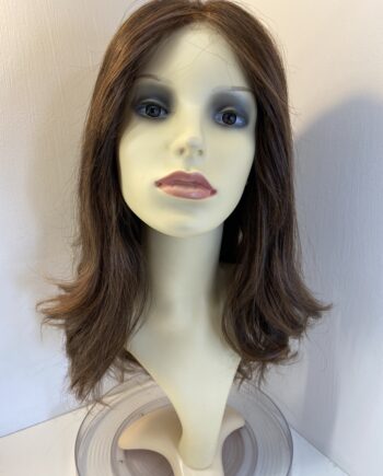 Long brown Raquel Welch wig. Brlw856