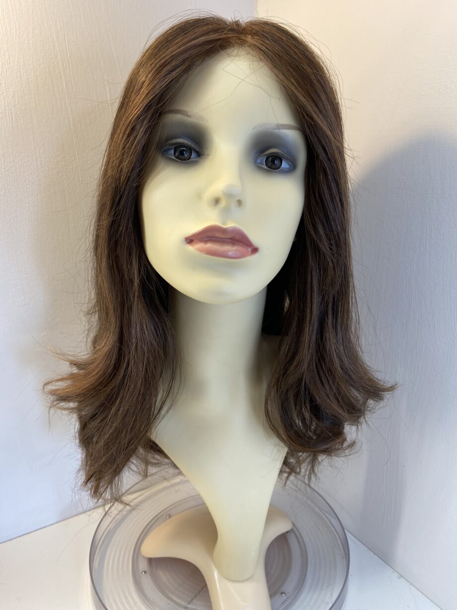 Long brown Raquel Welch wig. Brlw856