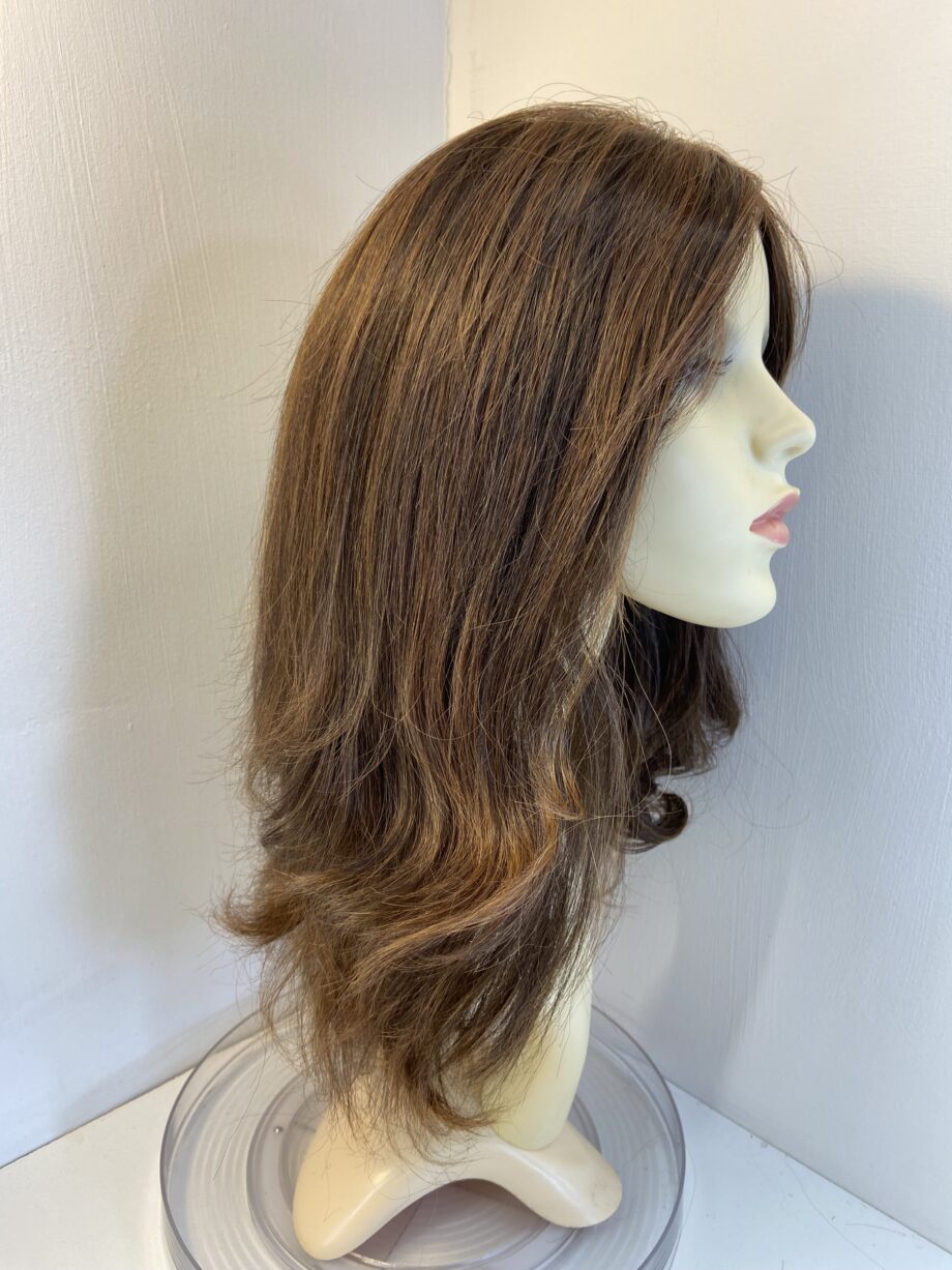 Long brown Raquel Welch wig. Brlw856