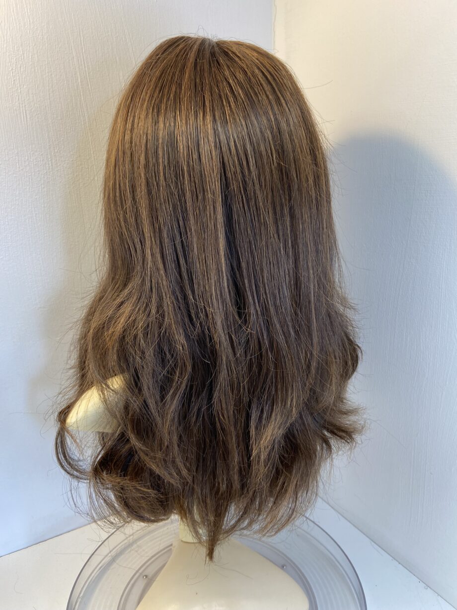 Long brown Raquel Welch wig. Brlw856