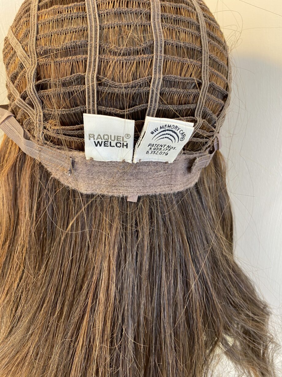 Long brown Raquel Welch wig. Brlw856
