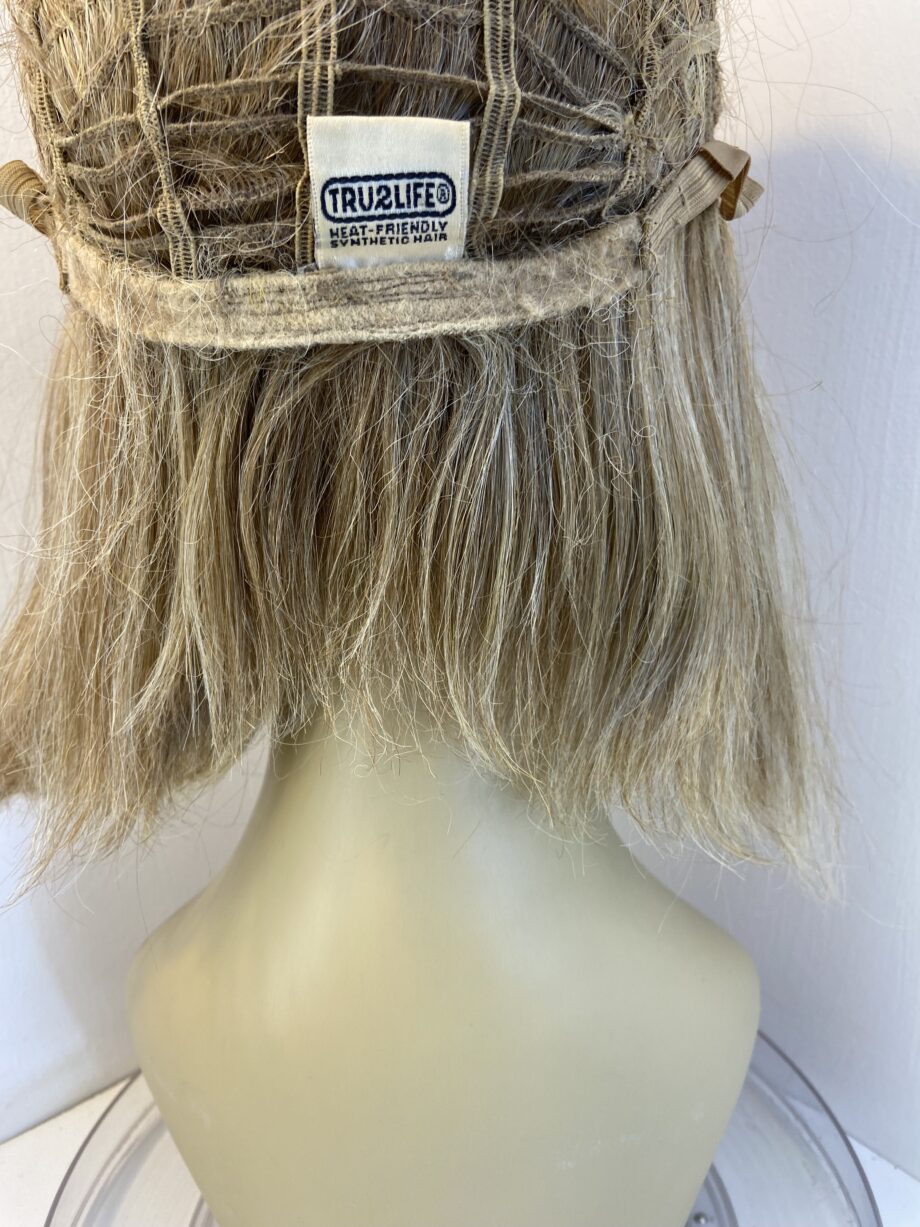 Blonde mid length wig. Blls857