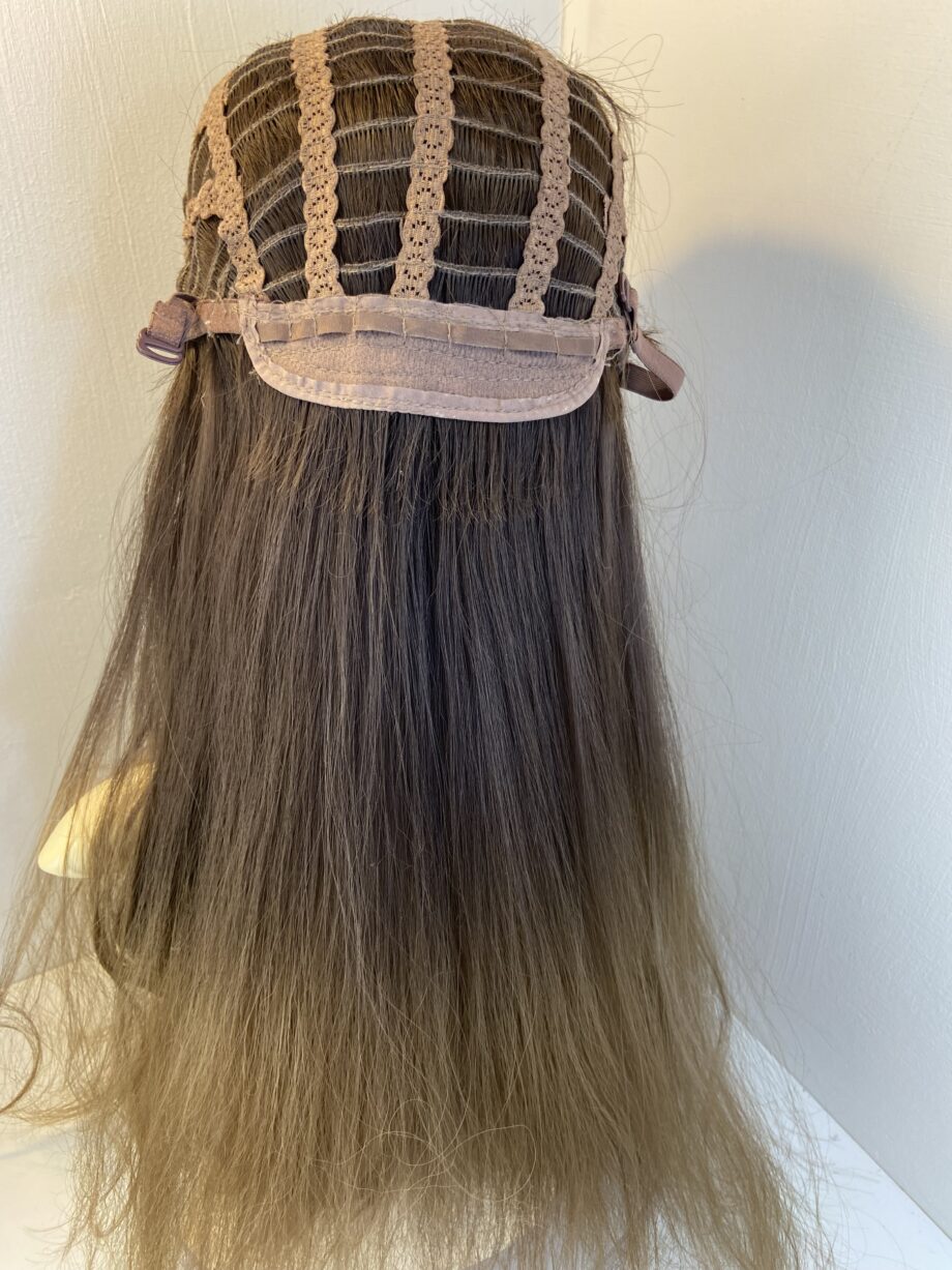 Extra long beautiful brown wig. Brls858