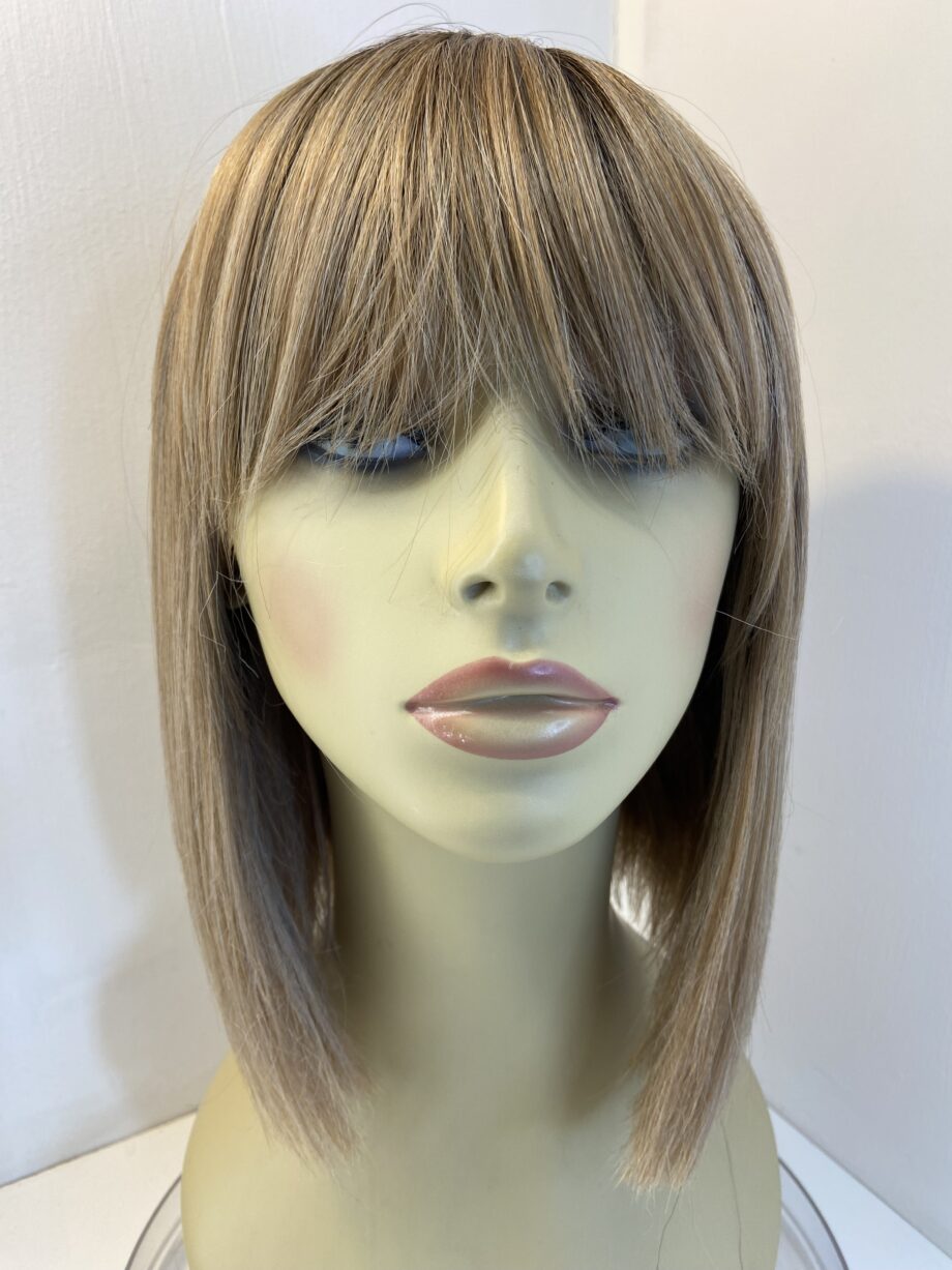 Stylish rooted blonde wig. Blms859
