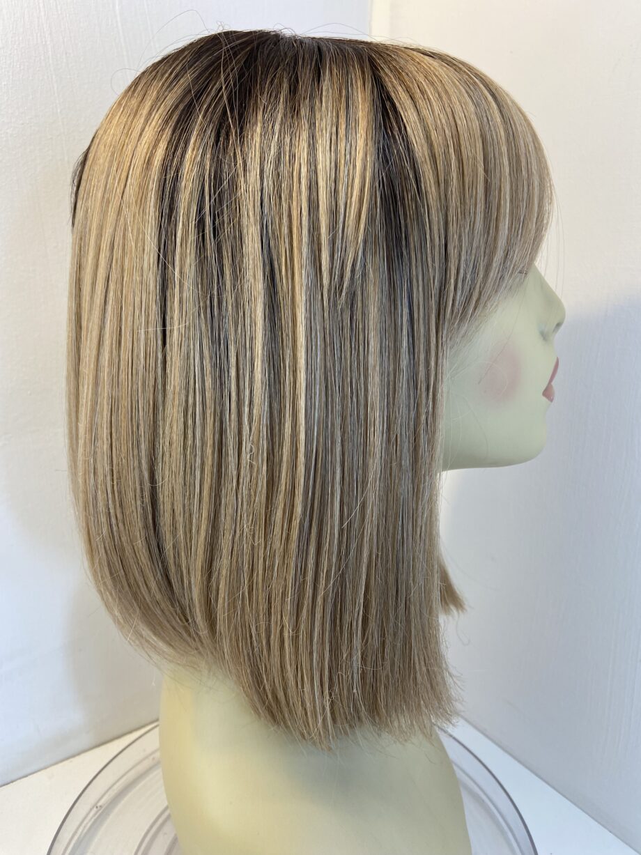 Stylish rooted blonde wig. Blms859