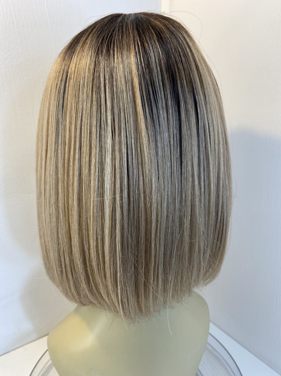Stylish rooted blonde wig. Blms859