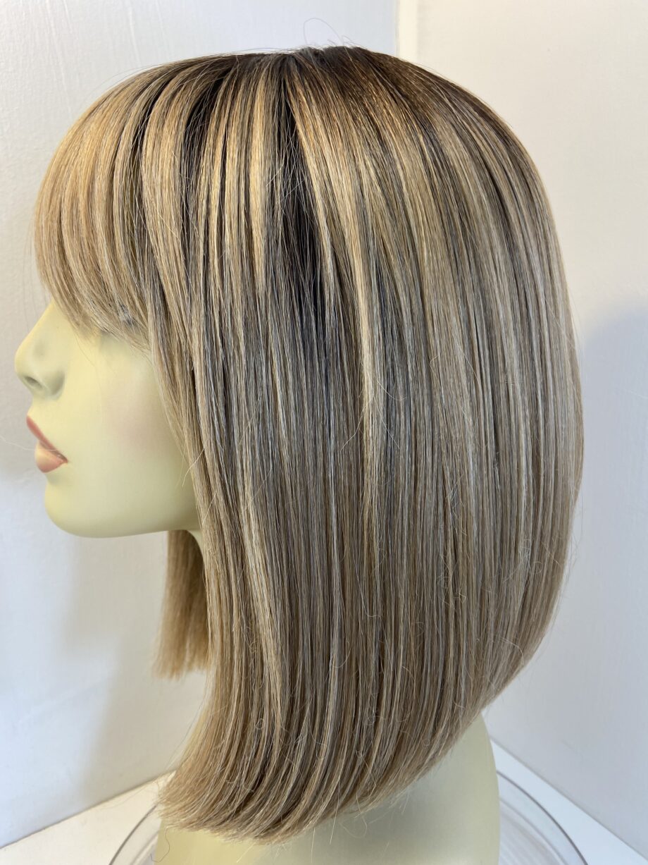 Stylish rooted blonde wig. Blms859