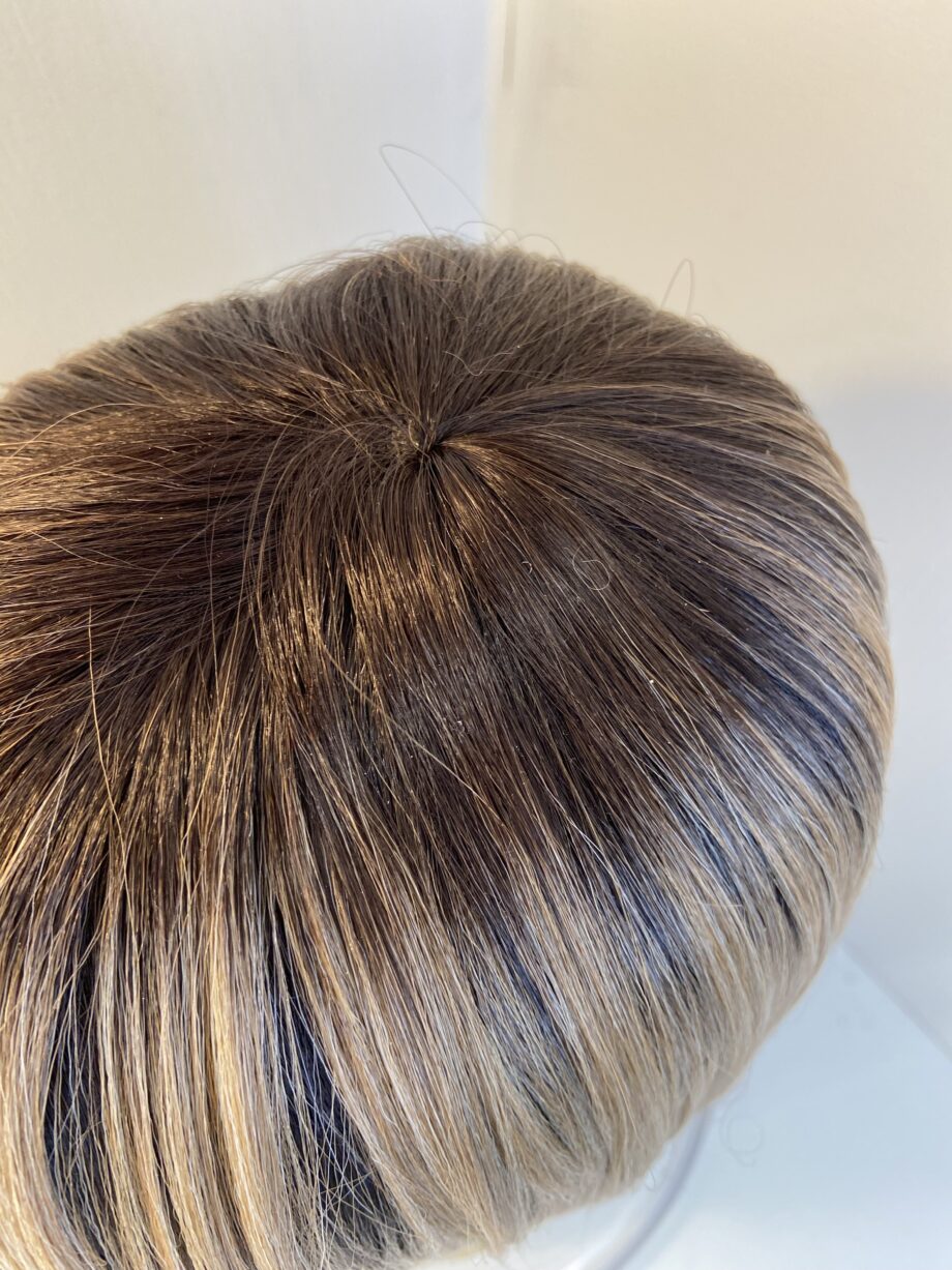 Stylish rooted blonde wig. Blms859