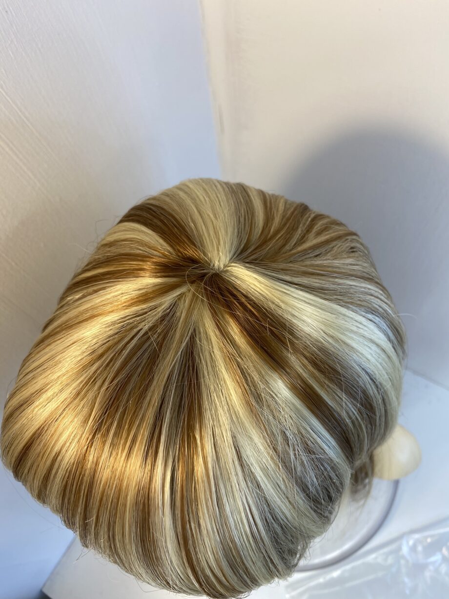 Long new blonde wig. Blls860