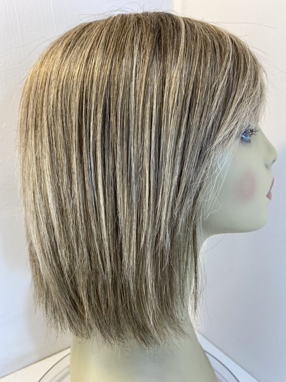 Blonde mid length wig. Blms861