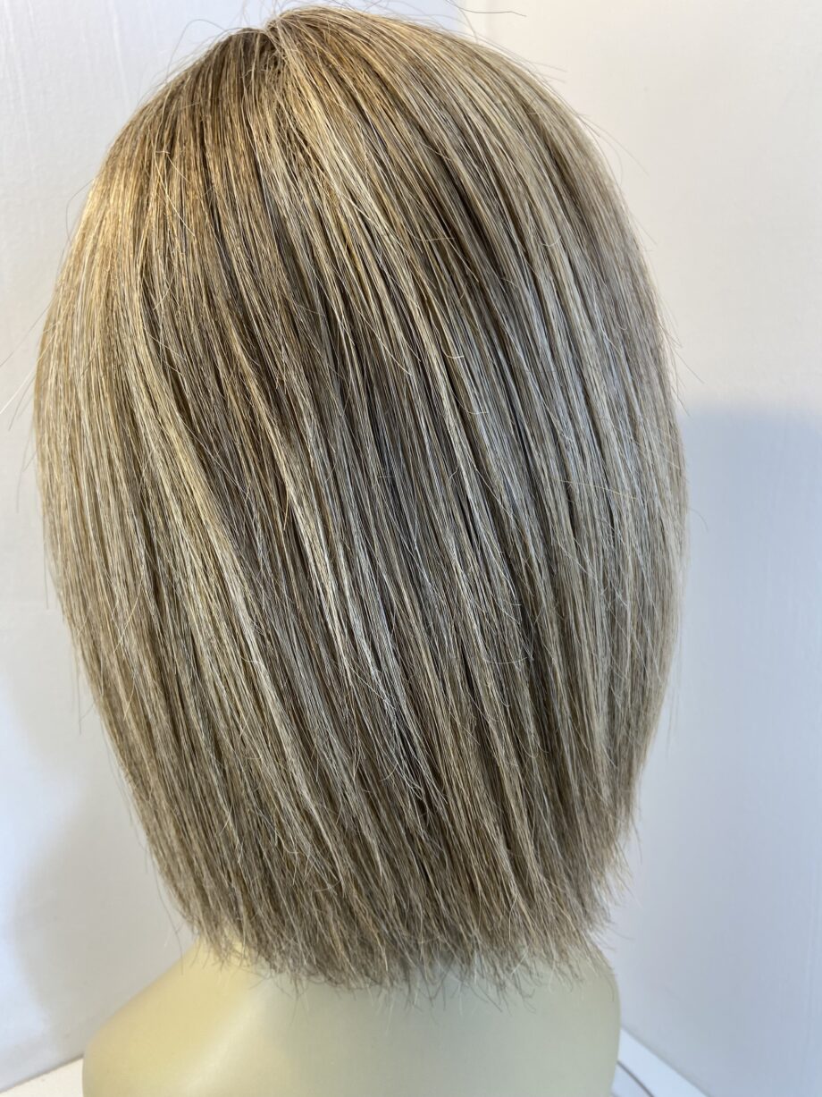 Blonde mid length wig. Blms861