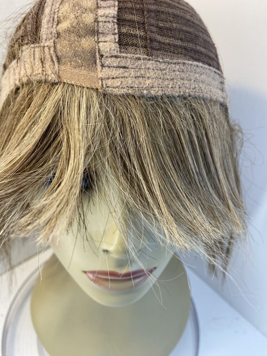 Blonde mid length wig. Blms861