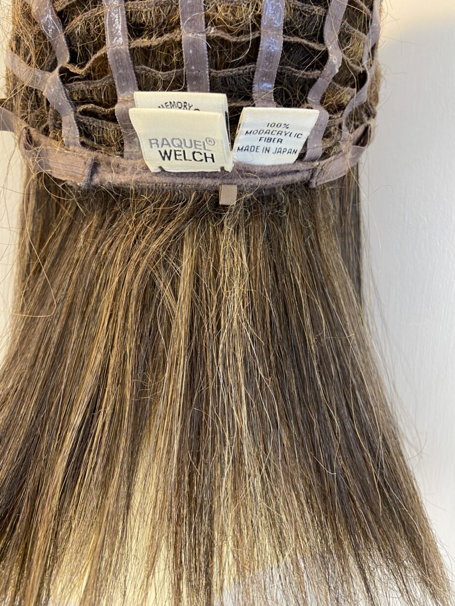 Raquel Welch long brown wig. Brls862