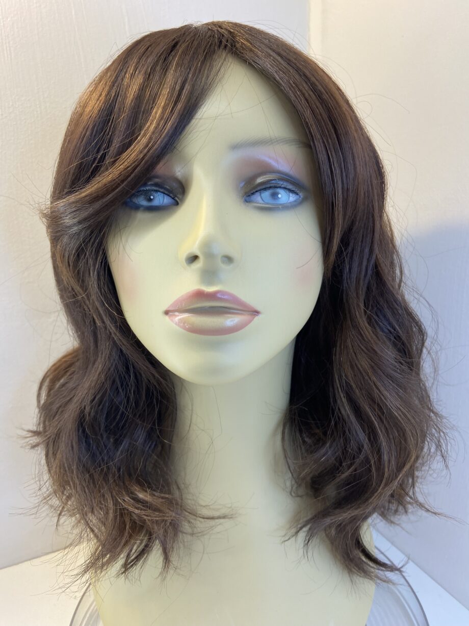 Stunning Long brown wavy wig. Brlw864