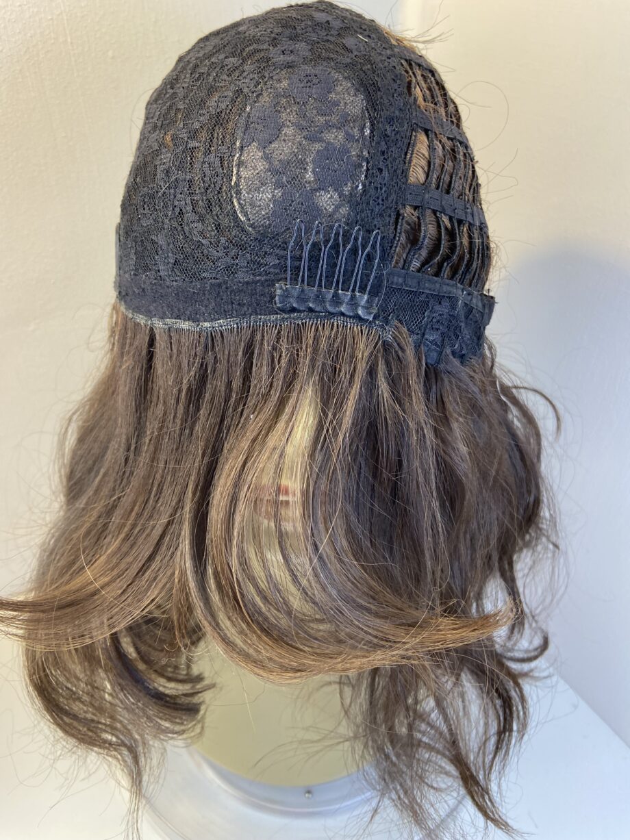 Stunning Long brown wavy wig. Brlw864