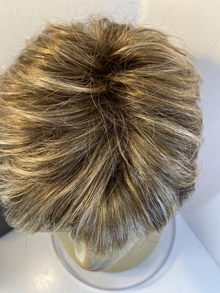 Gorgeous short new brown wig. Bbrss790
