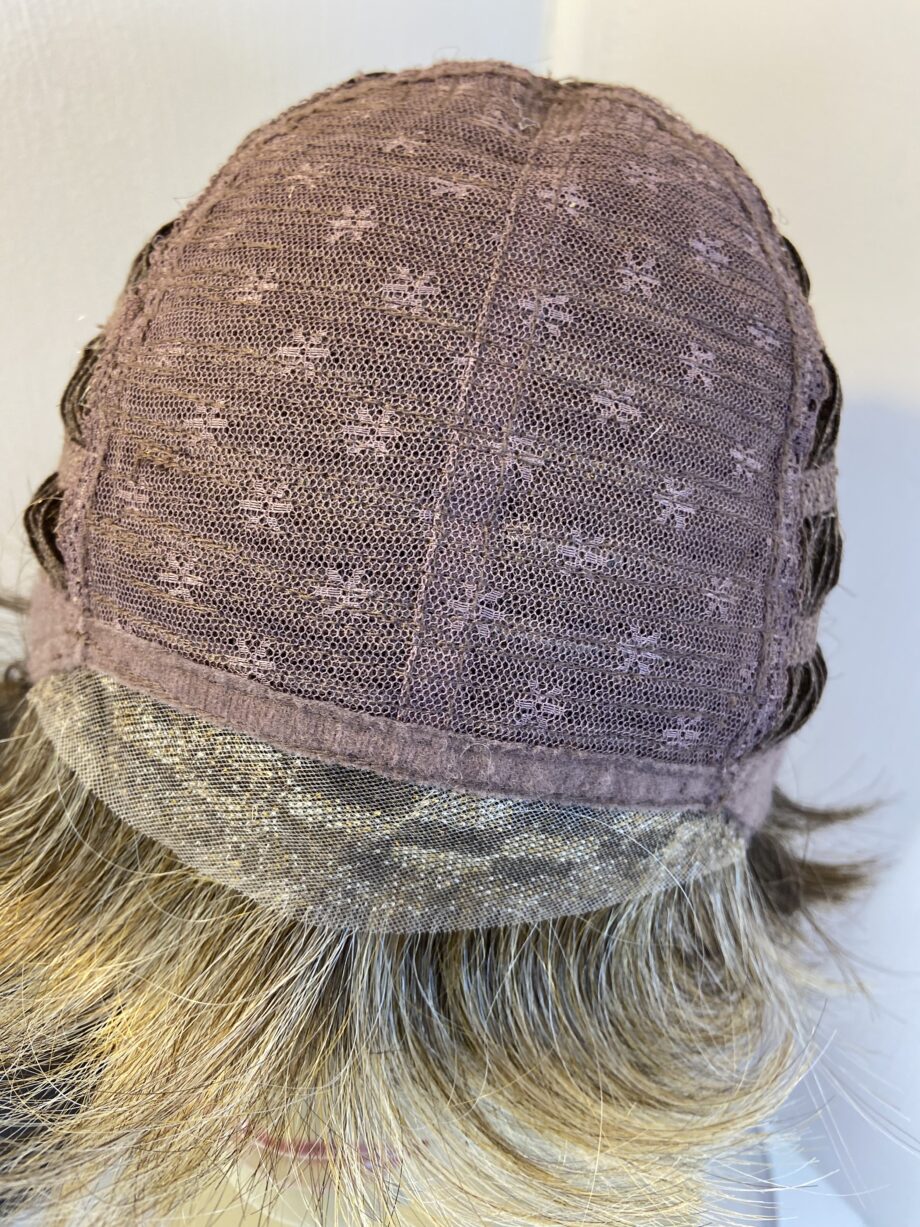 Gorgeous short new brown wig. Bbrss790