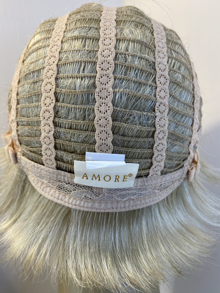Stunning blonde short Amore wig. Bblss791