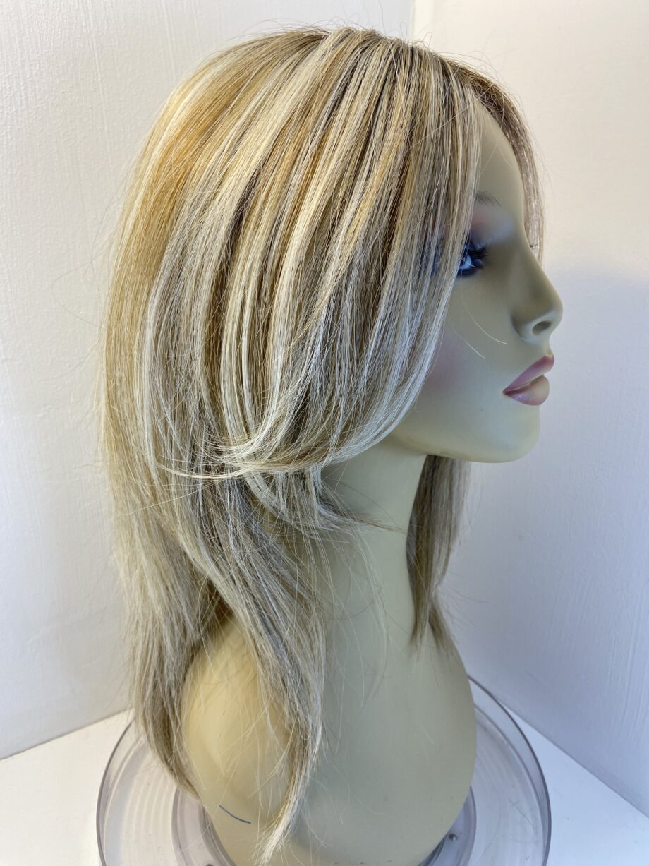 Long blonde rooted designer wig. Bblls791