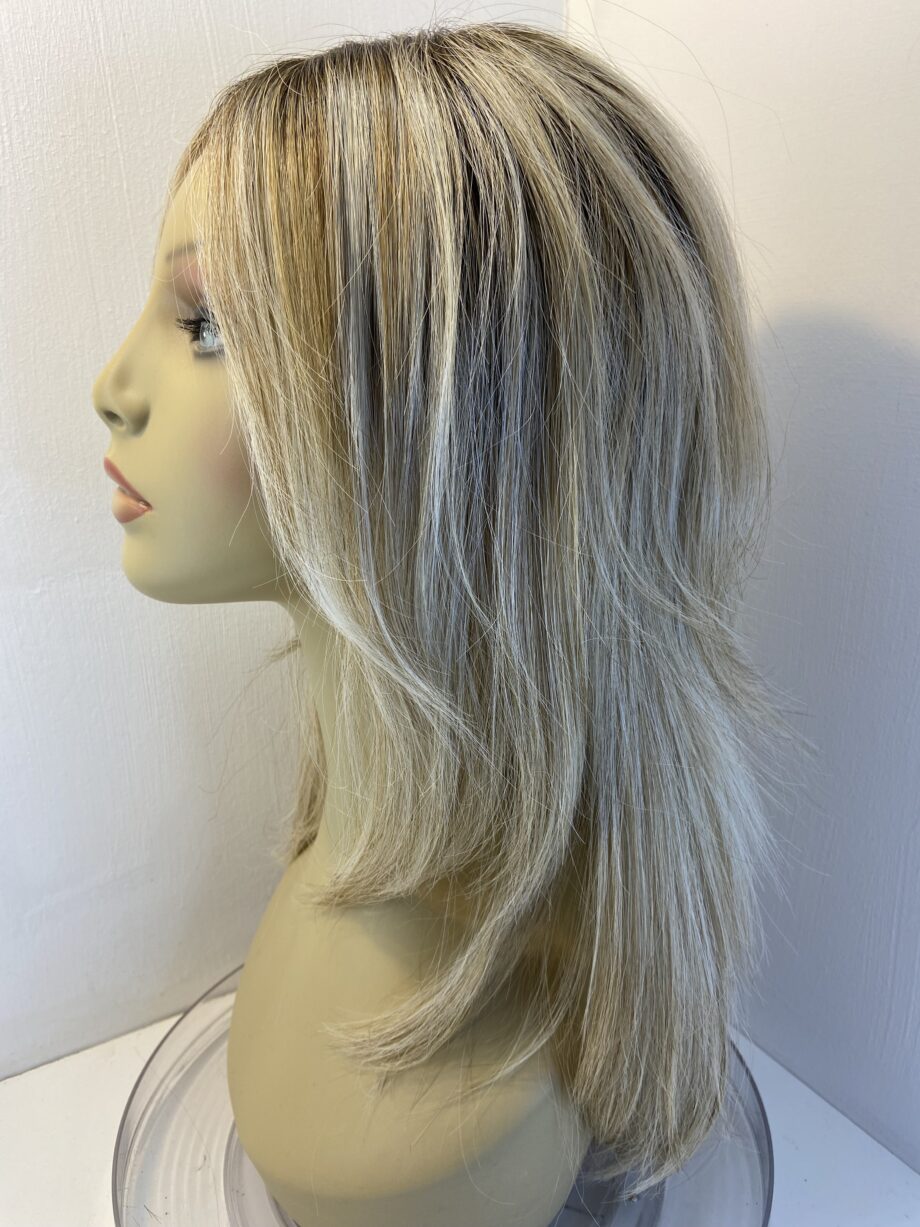 Long blonde rooted designer wig. Bblls791