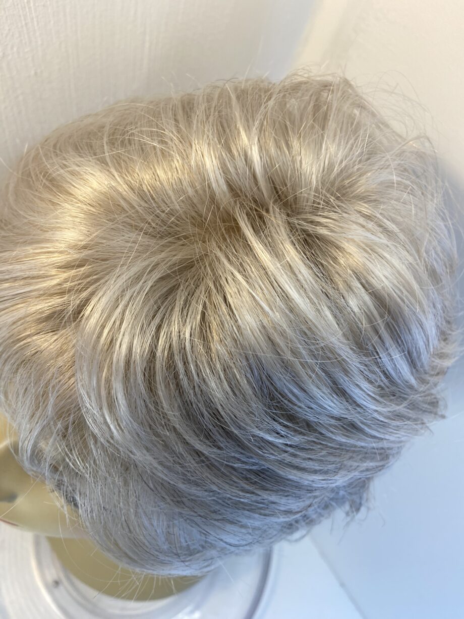 Short silver grey short wig. Ssw714