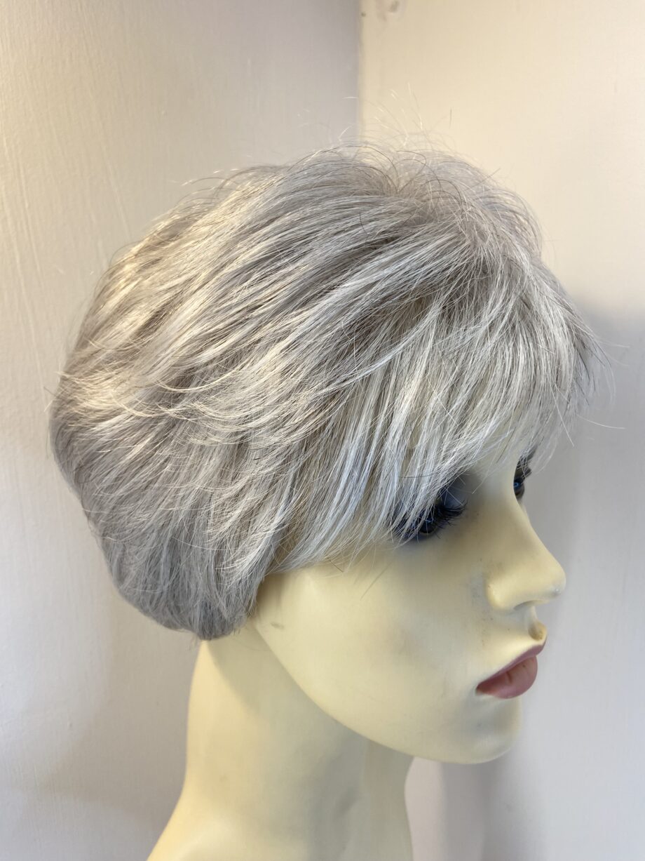 Short silver grey wig. Sgss715