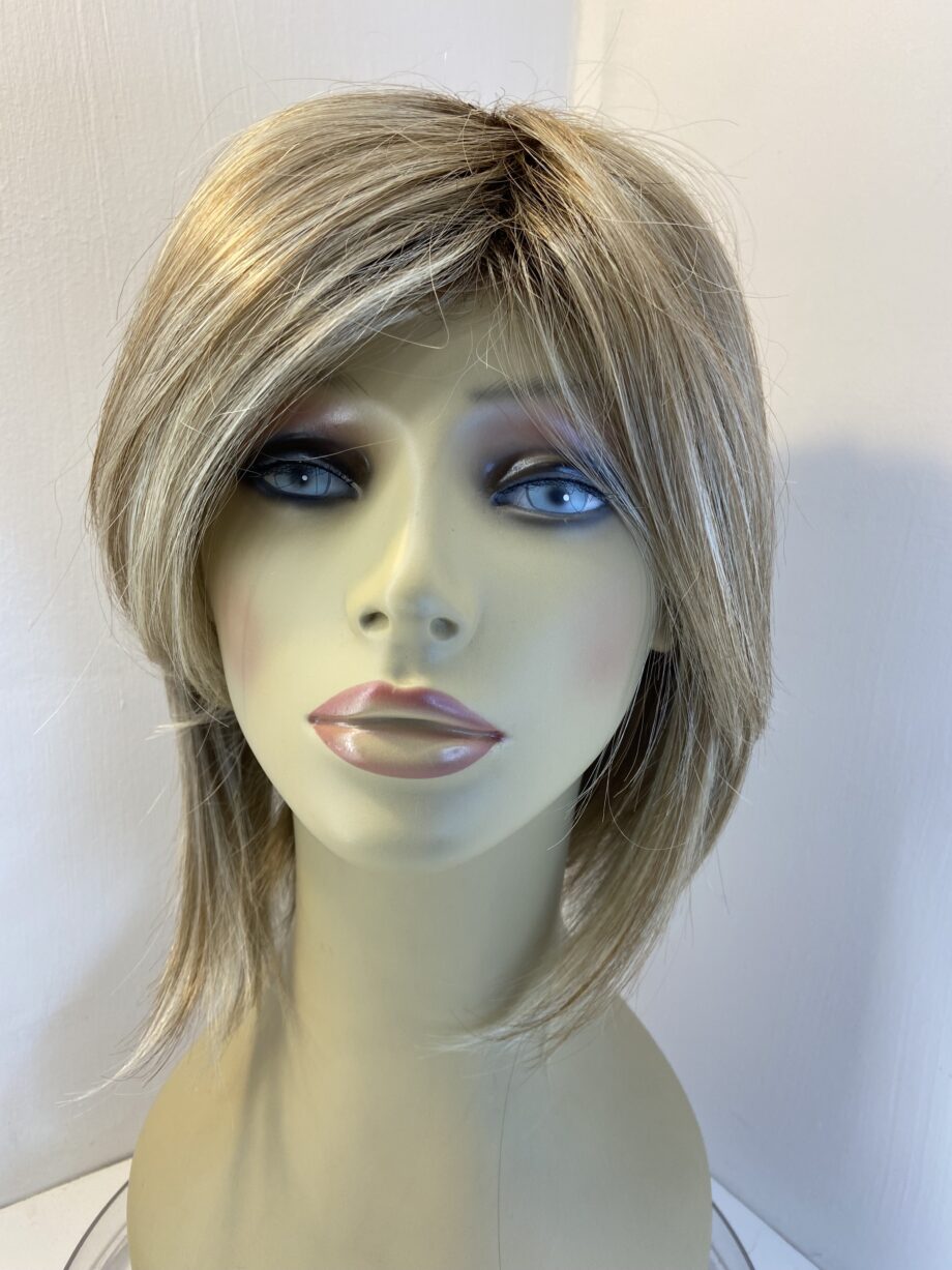 Noriko blonde long wig. Blls716