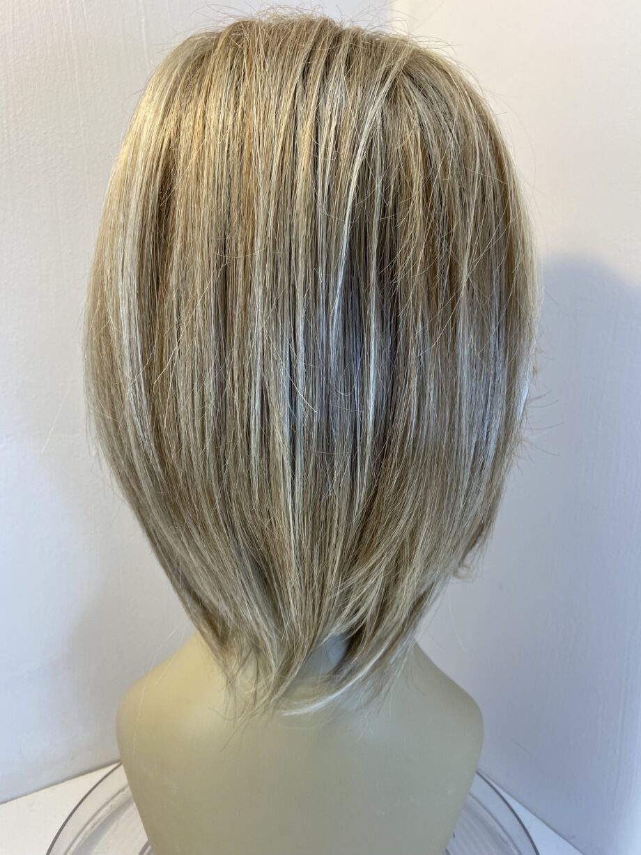 Noriko blonde long wig. Blls716