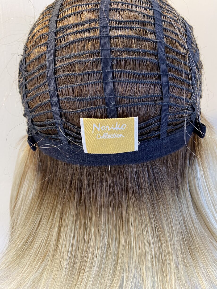 Noriko blonde long wig. Blls716