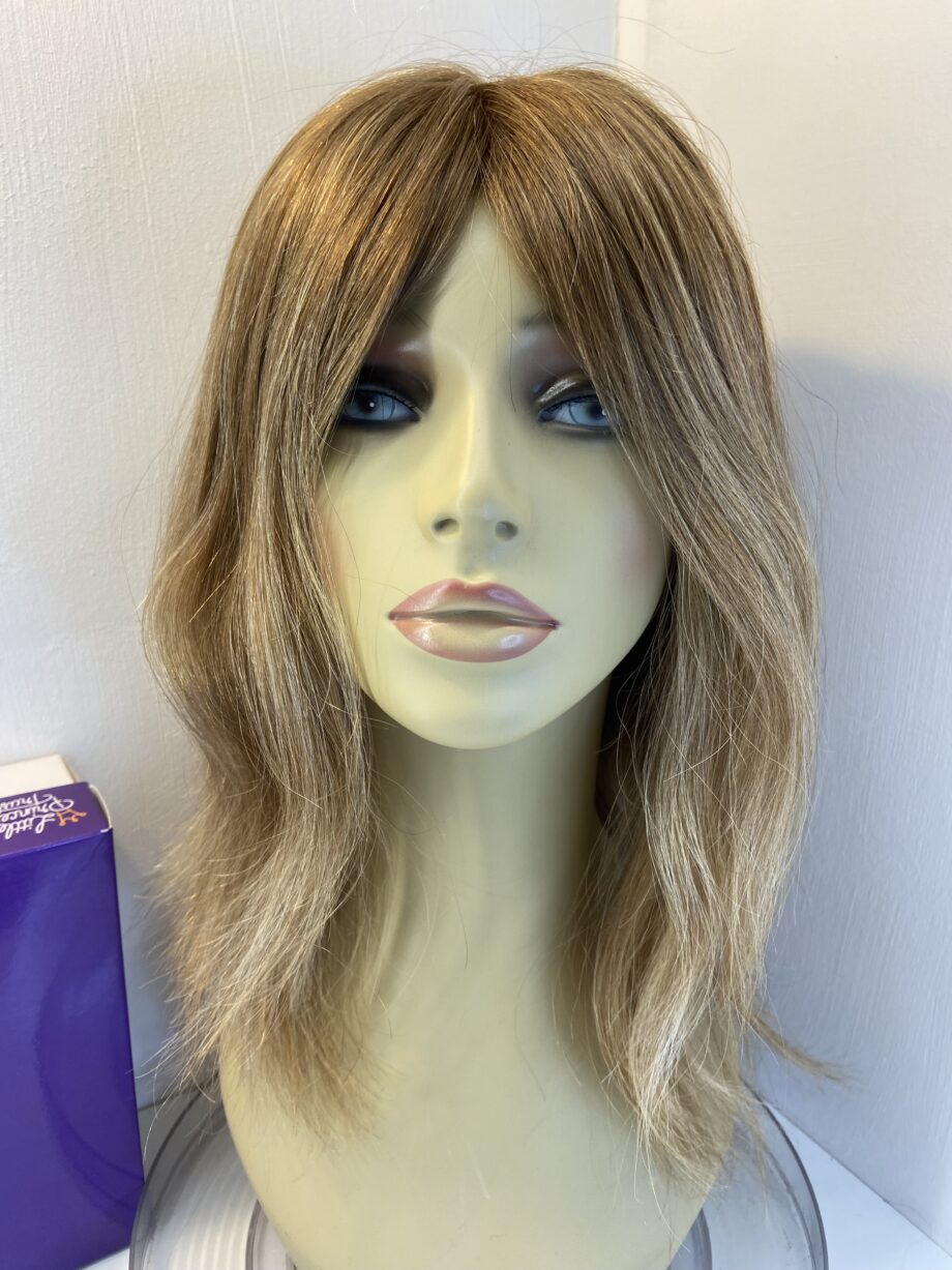 Gorgeous human hair blonde highlighted wavy wig. Bbllw790