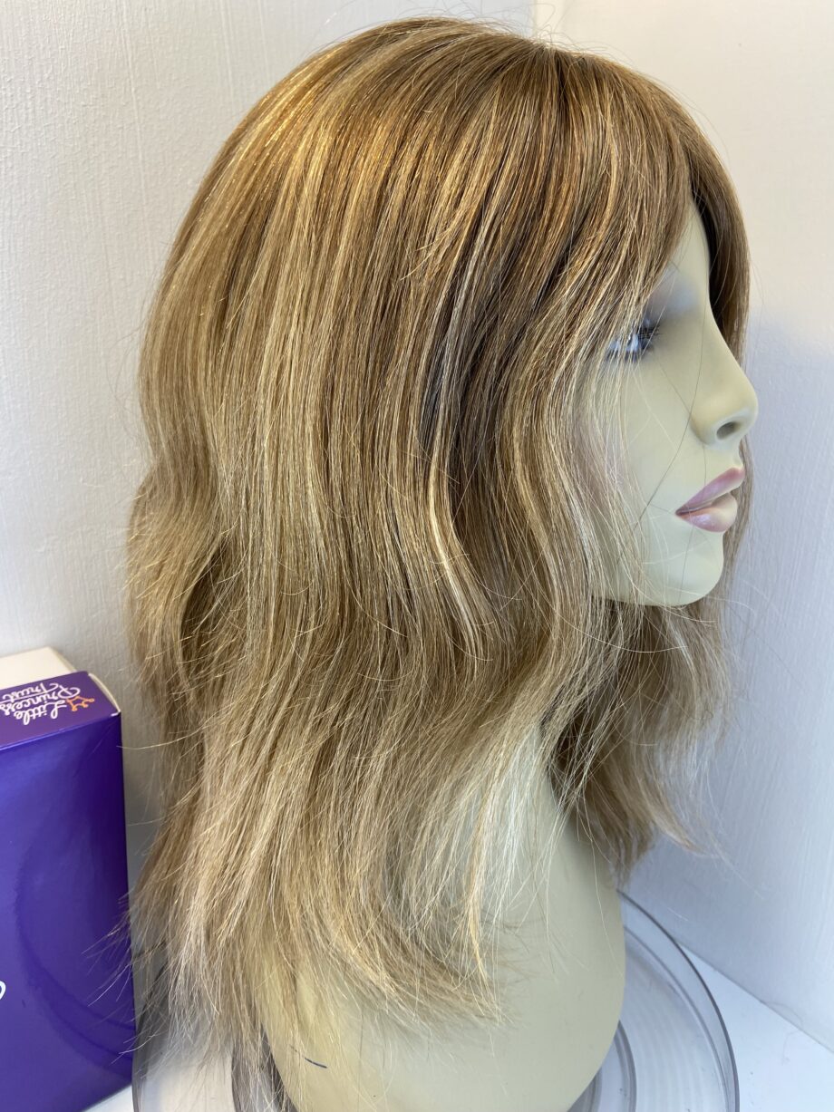 Gorgeous human hair blonde highlighted wavy wig. Bbllw790