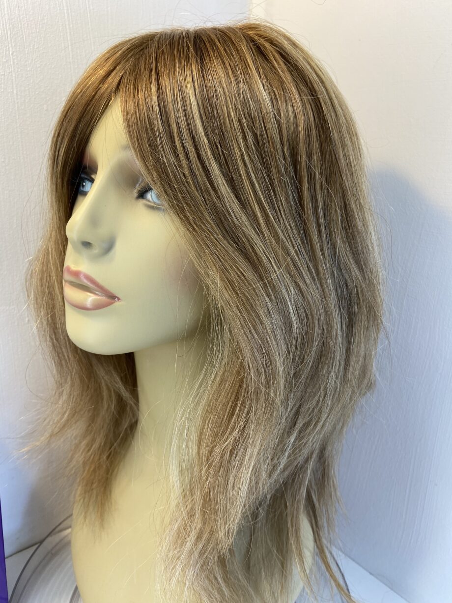 Gorgeous human hair blonde highlighted wavy wig. Bbllw790