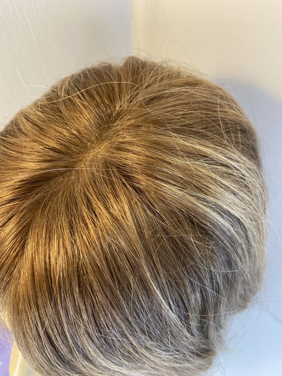 Gorgeous human hair blonde highlighted wavy wig. Bbllw790