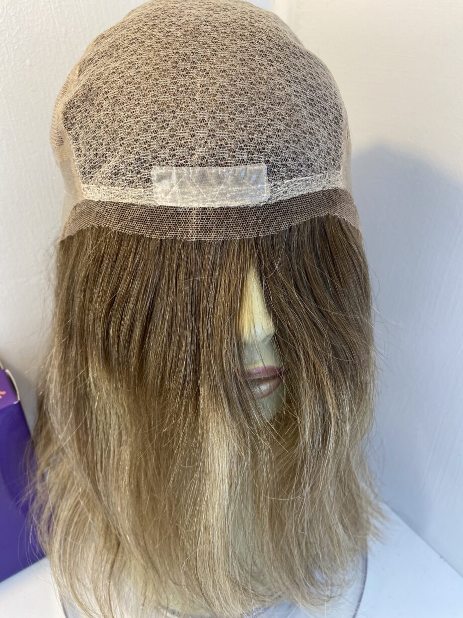 Gorgeous human hair blonde highlighted wavy wig. Bbllw790