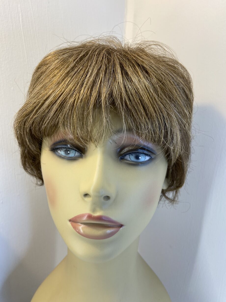 Short wavy light brown wig. Bbrsw792