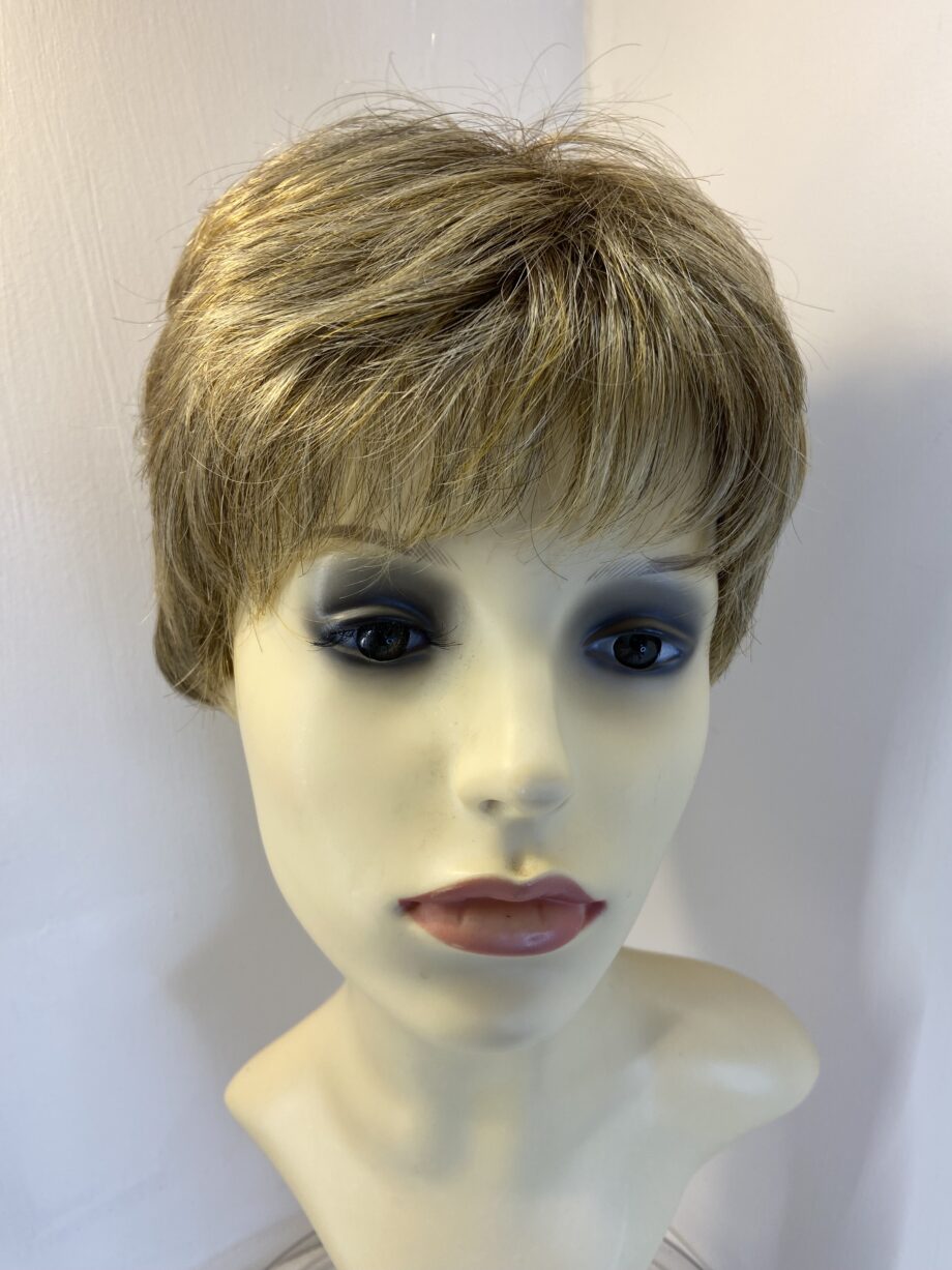 Blonde short stylish wig. Brsw718