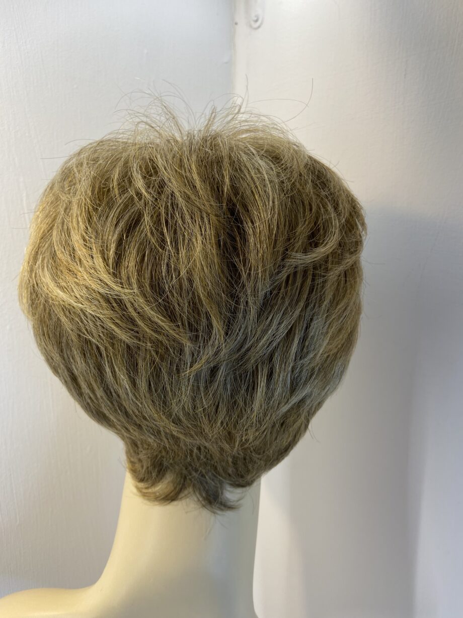 Blonde short stylish wig. Brsw718