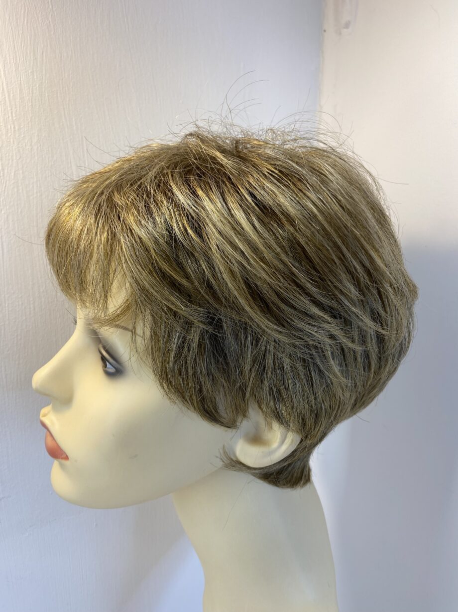 Blonde short stylish wig. Brsw718