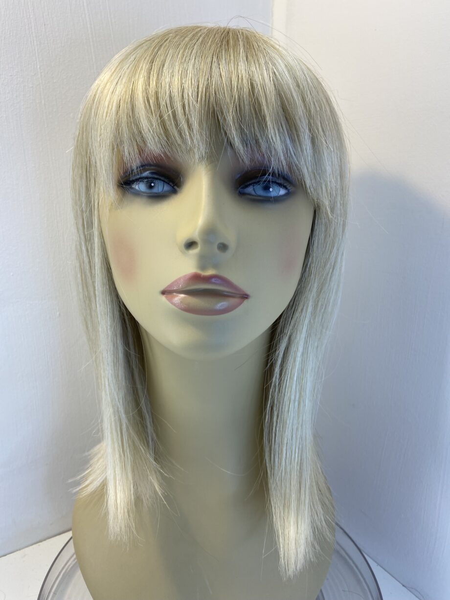 Stunning blonde long Amore wig. Blls719