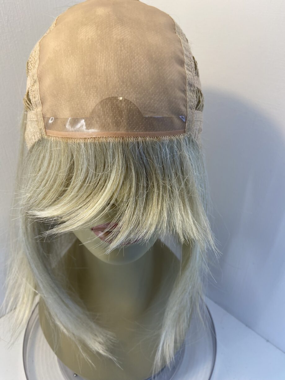 Stunning blonde long Amore wig. Blls719