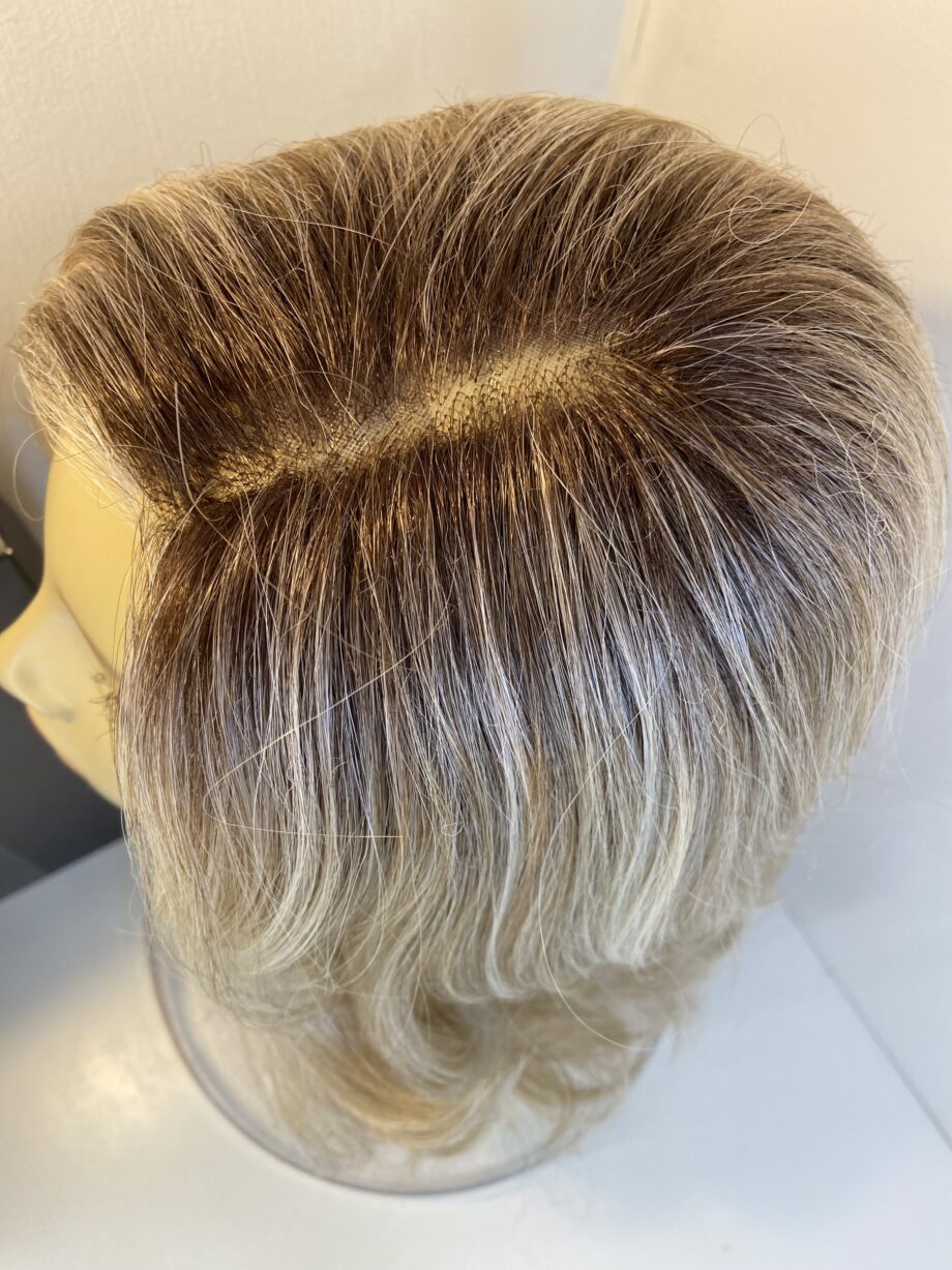 Stunning butterbeer blonde long wavy wig. Bbllw793