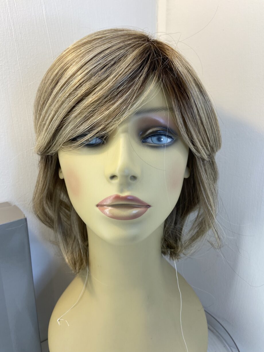 Iced latte macchino new Raquel Welsh wig. Bblms795