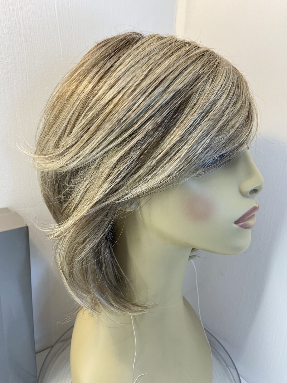 Iced latte macchino new Raquel Welsh wig. Bblms795