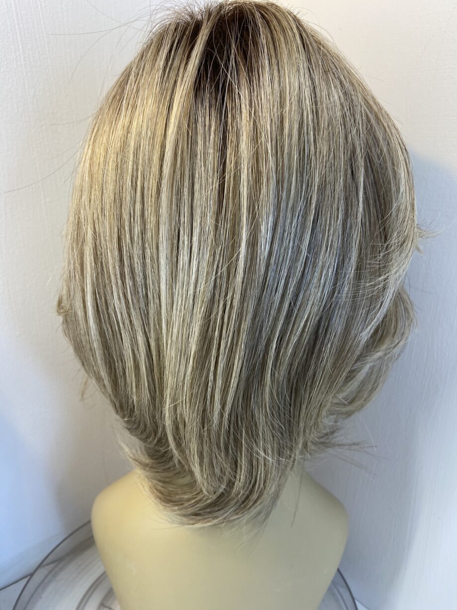 Iced latte macchino new Raquel Welsh wig. Bblms795